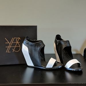 YES footwear wedge sandals Sz 10